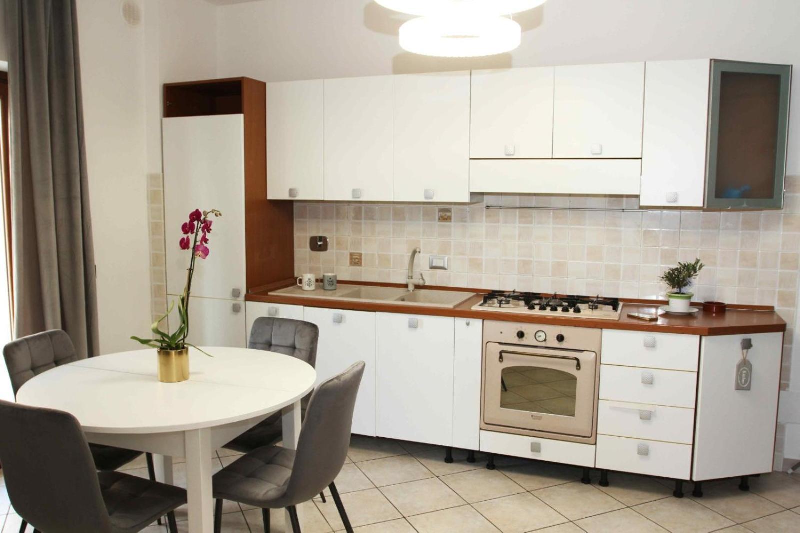 La Perla Del Mare - 9 Minutes From Fco Airport - Free Wifi E Netflix Apartment Fiumicino Luaran gambar