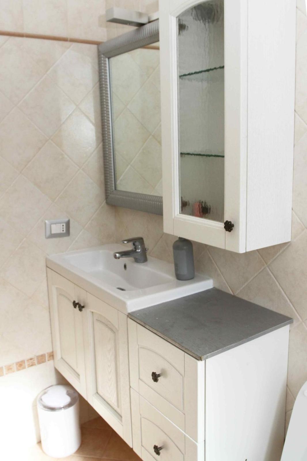 La Perla Del Mare - 9 Minutes From Fco Airport - Free Wifi E Netflix Apartment Fiumicino Luaran gambar