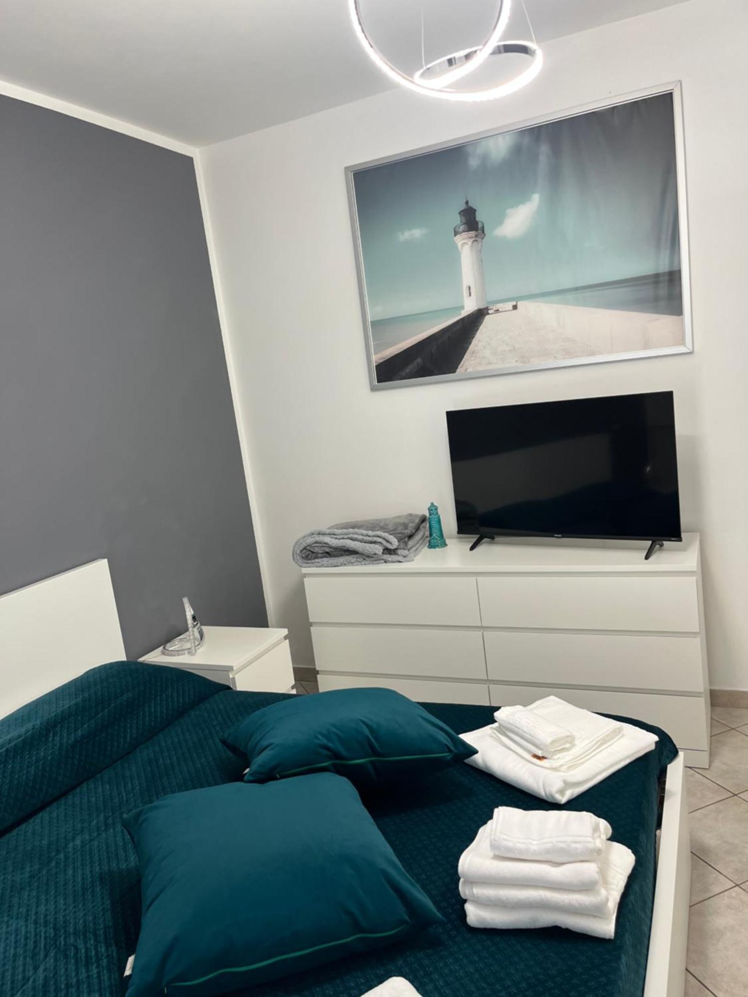La Perla Del Mare - 9 Minutes From Fco Airport - Free Wifi E Netflix Apartment Fiumicino Luaran gambar